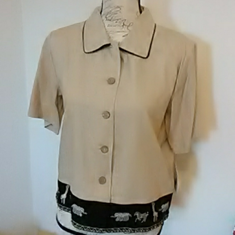 Super cute collard top animal design on bottom